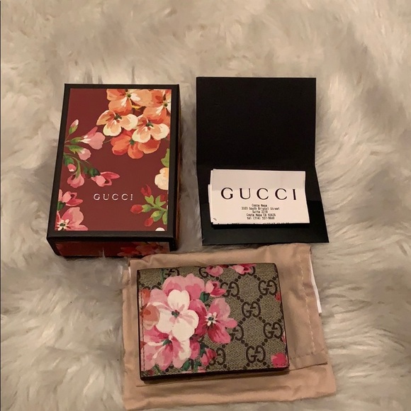 Gucci Handbags - Authentic Gucci blooms wallet.